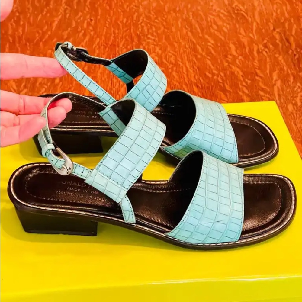 Donald J. Pilner size 8M Italian turquoise sandals.  Excellent used condition.